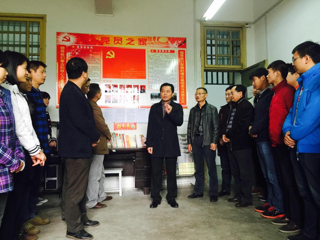 仪式第三项：院党委书记龙志坚作重要讲话